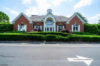 Building Photo - 334 Wilshire Dr