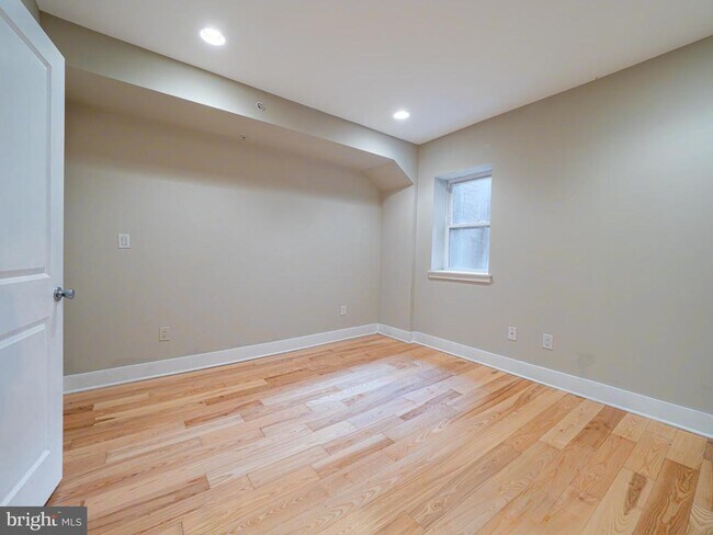 Building Photo - 113 Gay St