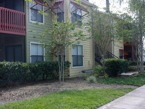 Building Photo - Idlebrook Circle # 104
