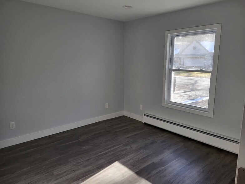 Front bedroom - 1221 Main St