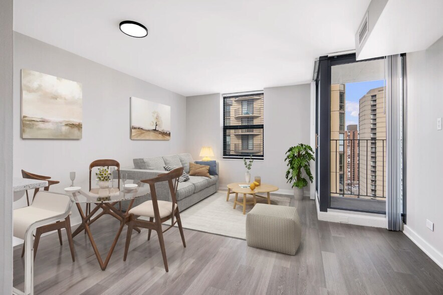 Building Photo - 70 W Huron St