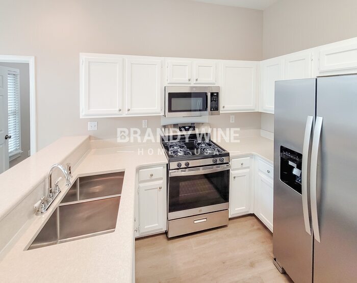 Building Photo - 8301 Meadow Vale Dr