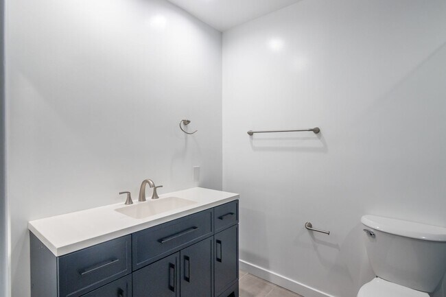 Building Photo - Remodeled 2 BEDROOM/2 BATH in the Heart of...