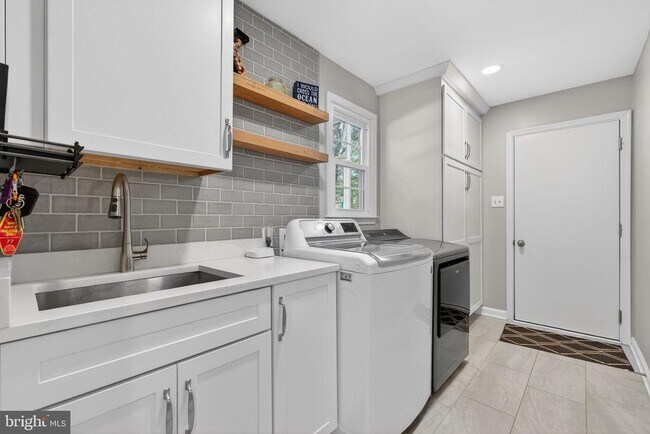 Building Photo - 11922 Holly Spring Dr