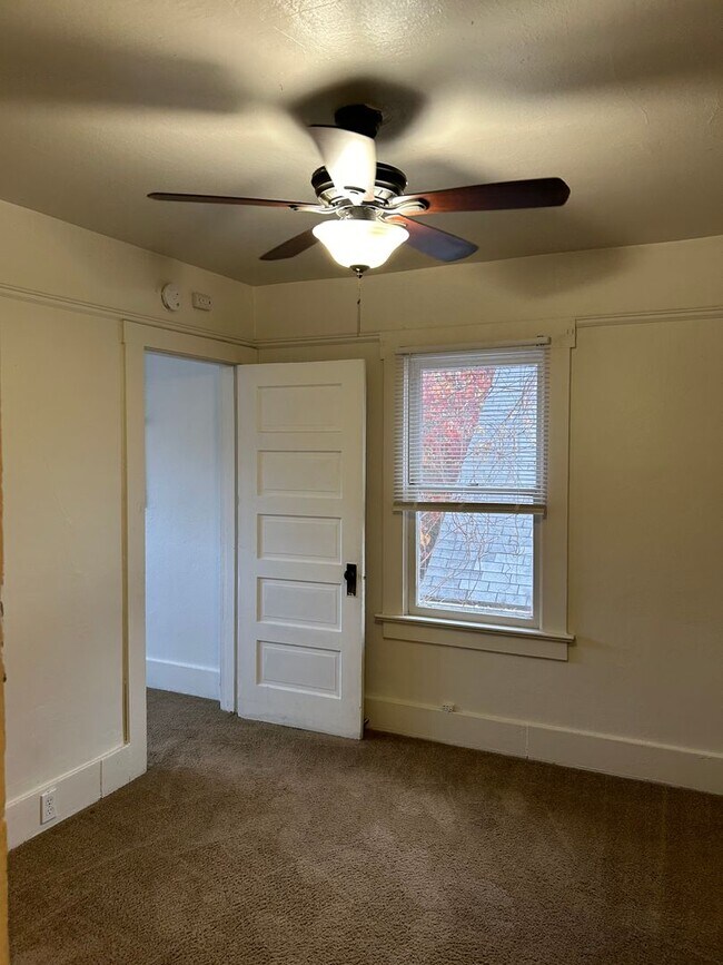 Building Photo - (844) NW 15th St. - 1 bedroom / 1 Bathroom - ALL UTILITIES PAID!