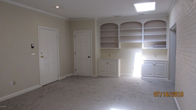 Building Photo - 950 Northwood Commons Dr