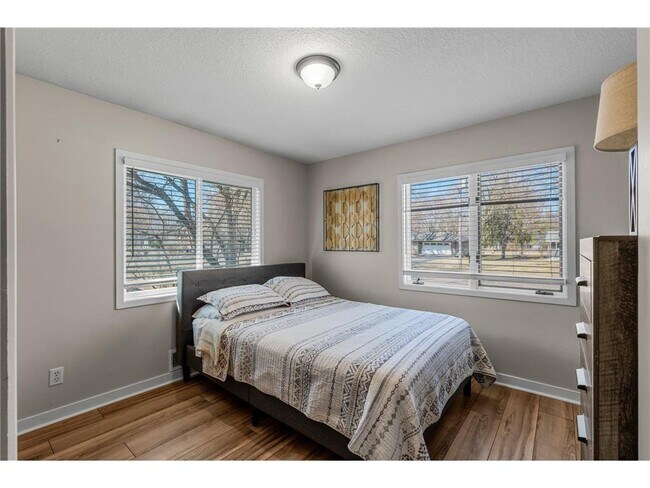 Building Photo - 540 Orchid Ln N