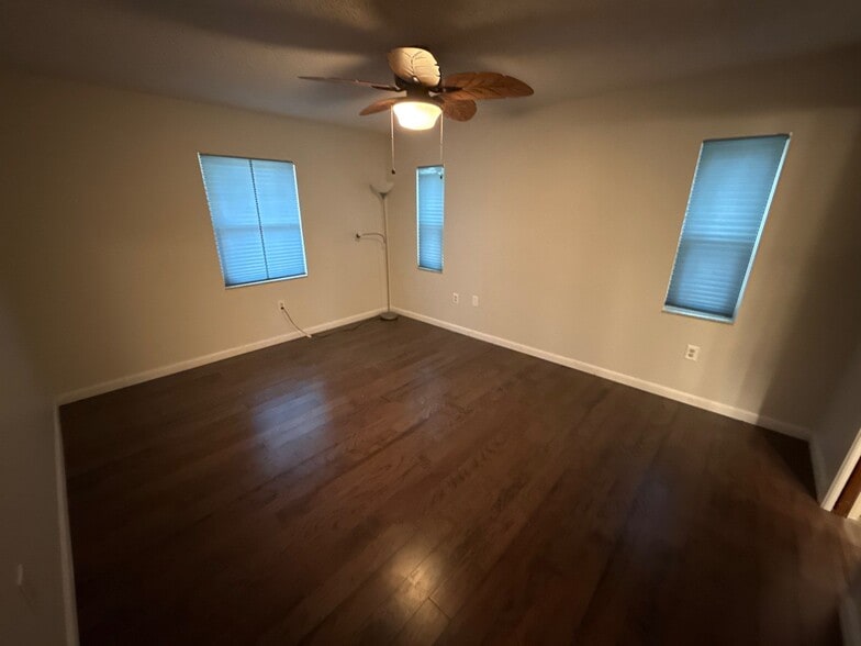 Building Photo - 851 S Oak Crest Path