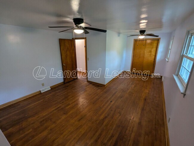 Building Photo - Spacious Split-Level Home in Columbia Stat...