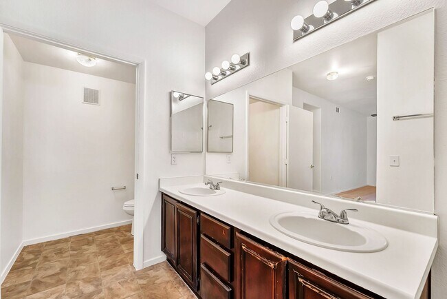 Building Photo - Spacious single-level, first-floor unit featuring 3 bedrooms and 2 bathrooms.