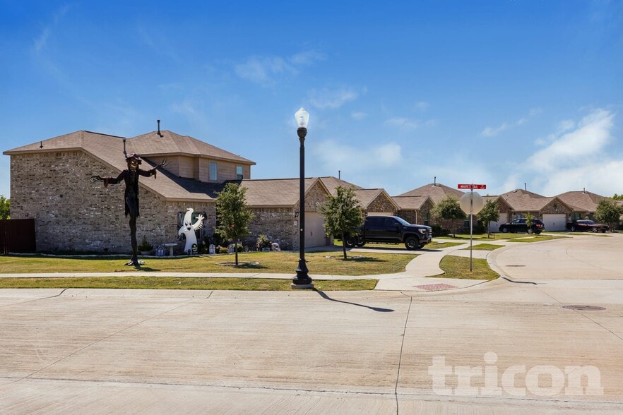 Building Photo - 2031 Cone Flower Dr