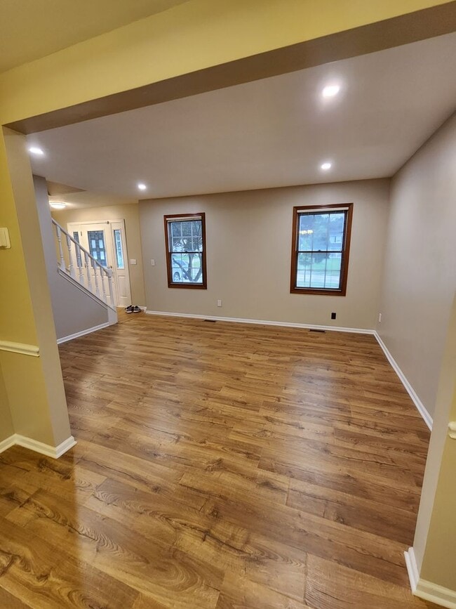 Building Photo - 4 Bedroom Home For Rent in Solon