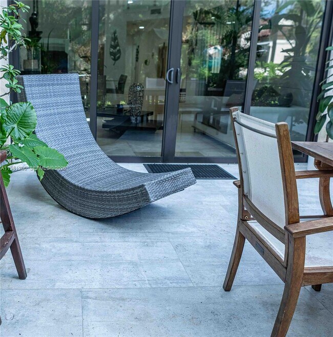 Building Photo - 4957 NW 93rd Doral Pl