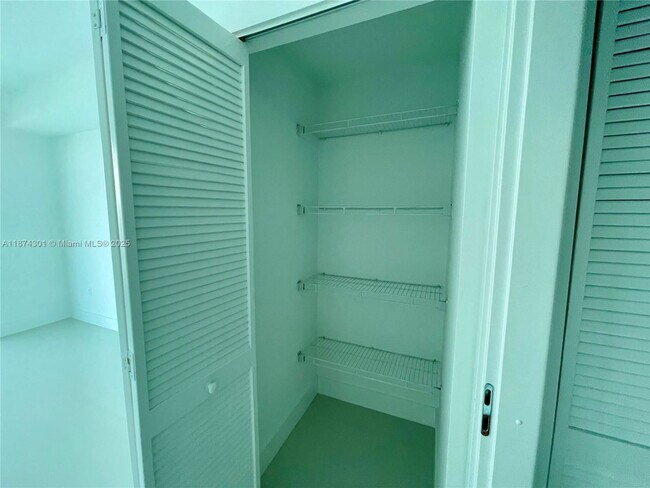 Building Photo - 300 S Biscayne Blvd