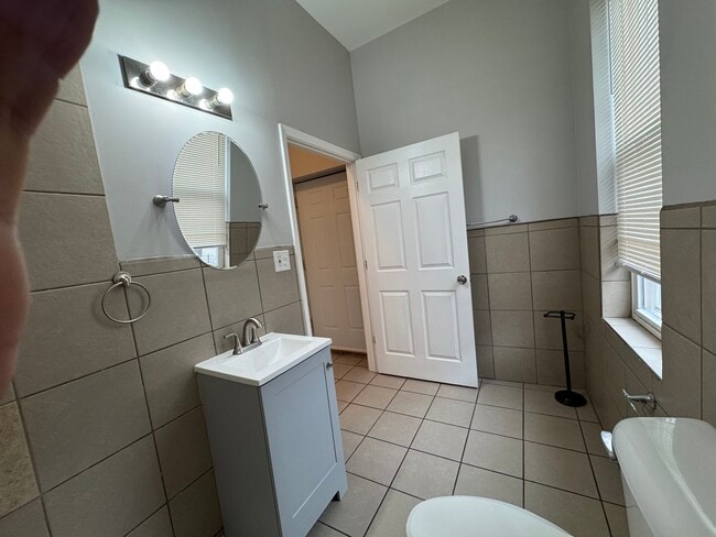 Building Photo - 1826 S Kedzie Ave