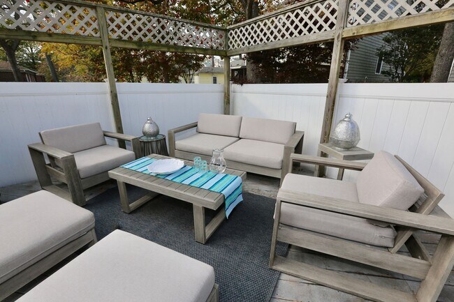 Building Photo - 3-Bedroom Condo 1/2 Mile from Oceanfront! Stainless Steel Appliances - Granite Counter Tops - All...