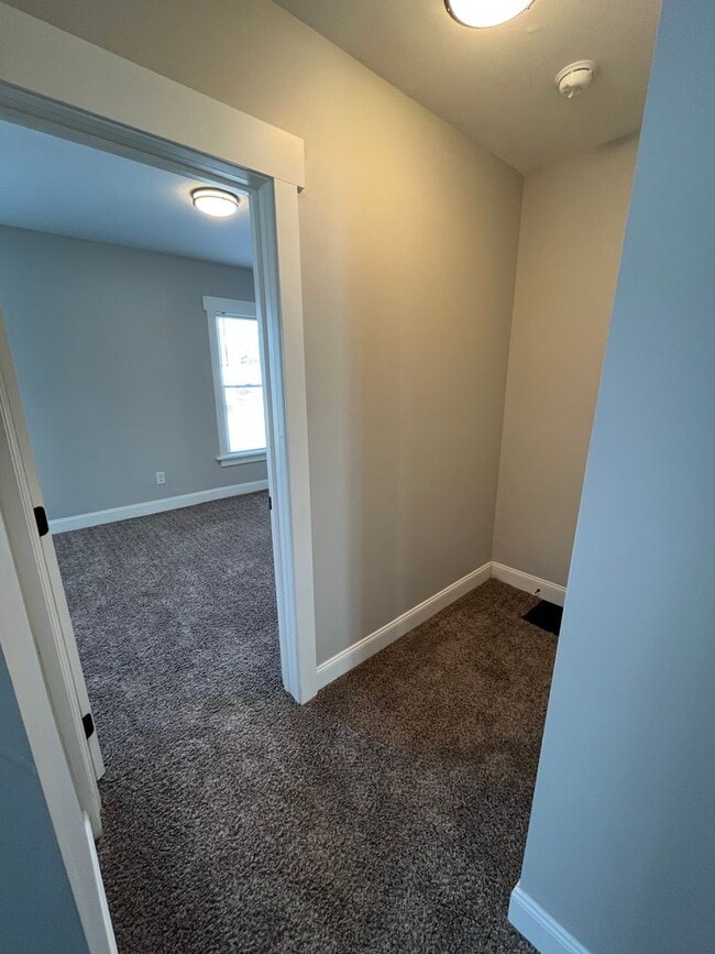 Building Photo - Recently renovated 2 bedroom 1.5 bathroom ...