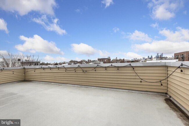 Building Photo - 2030 Sepviva St
