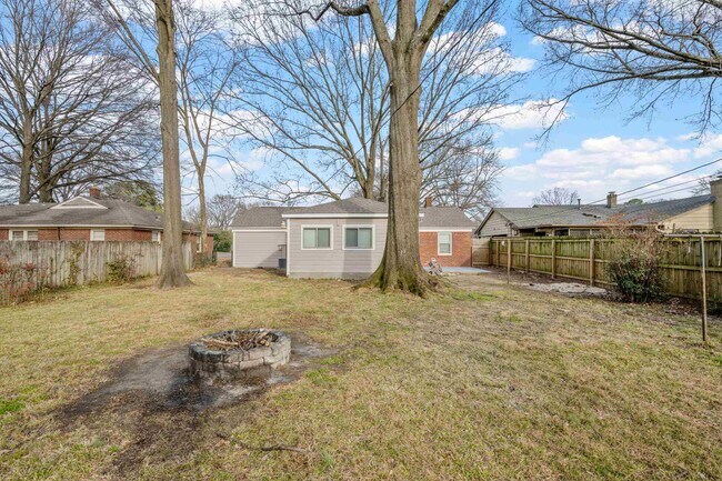 Building Photo - 1453 Colonial Rd