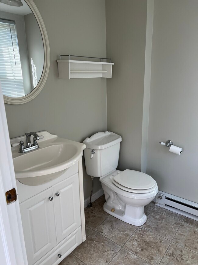 Building Photo - 24 Bellevue Place