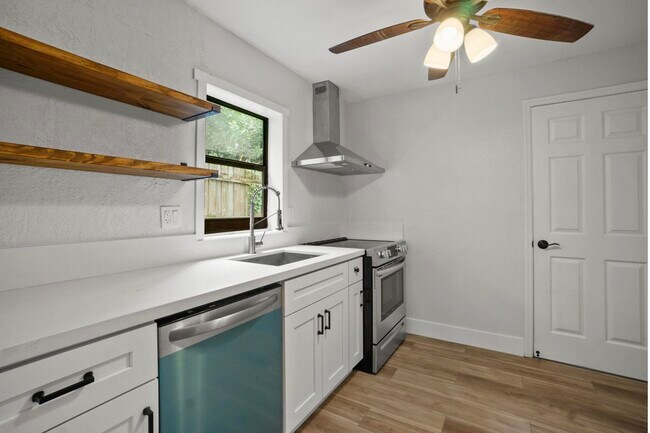 Building Photo - 422 Kanuga Dr