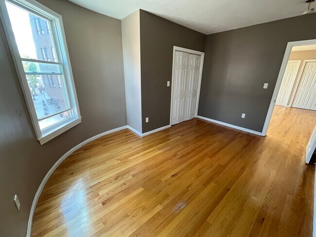 Building Photo - 949 Dorchester Ave