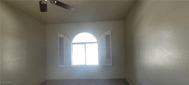 Building Photo - 2995 E Sunset Rd