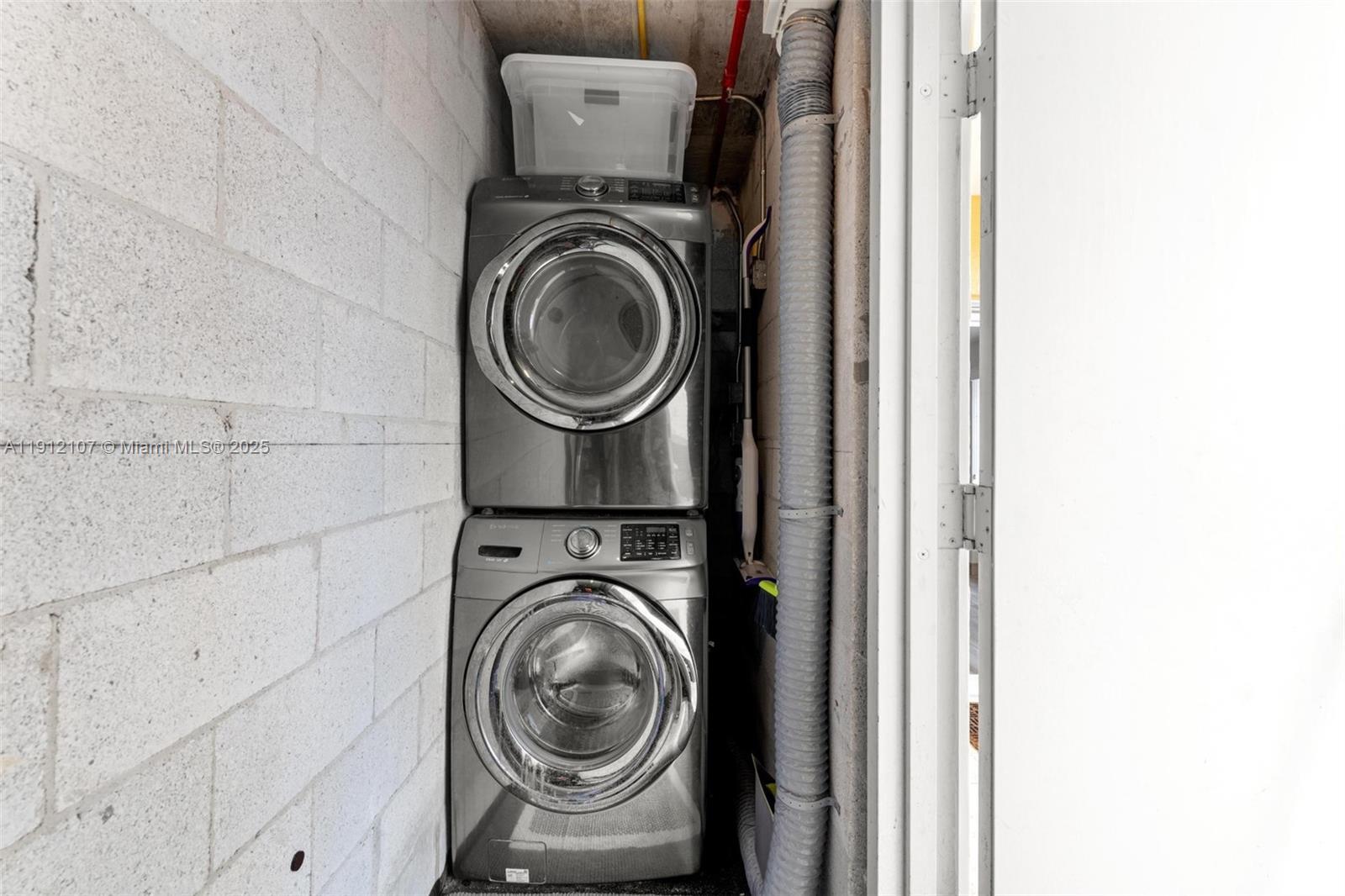 Building Photo - 100 Jefferson Ave