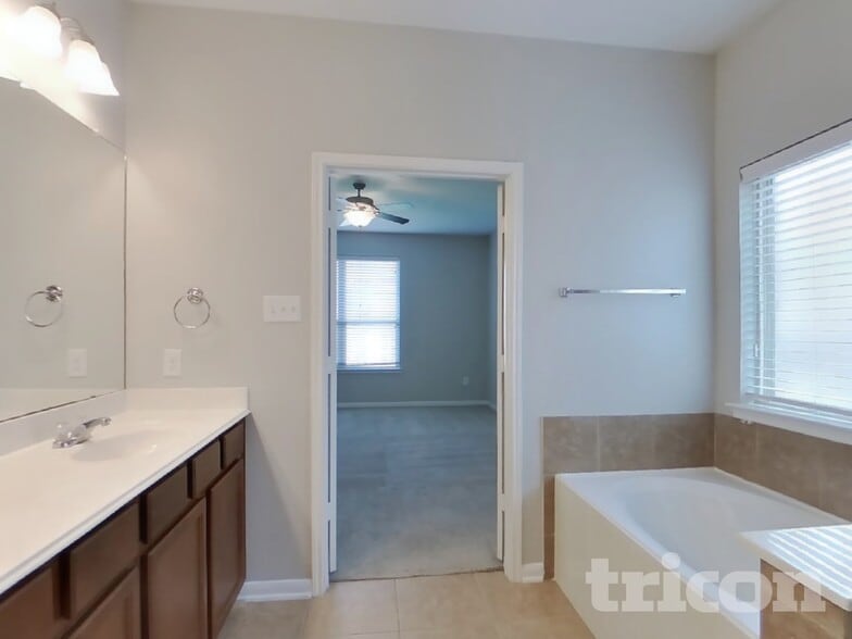 Building Photo - 410 Heatherton Hill Dr