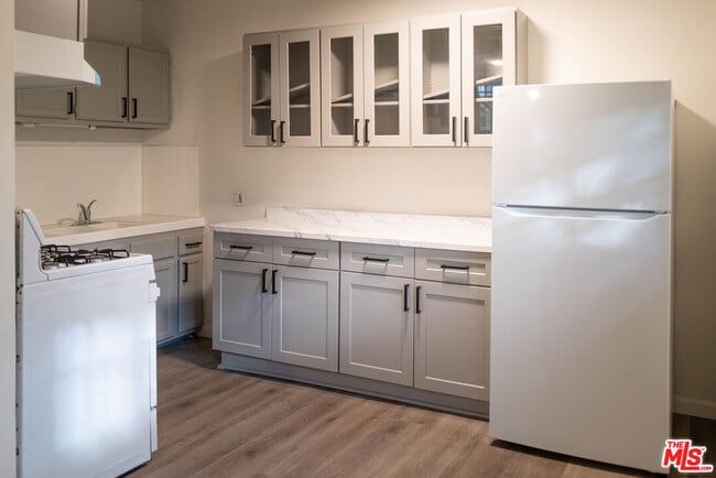 Building Photo - 824 S Bonnie Brae St