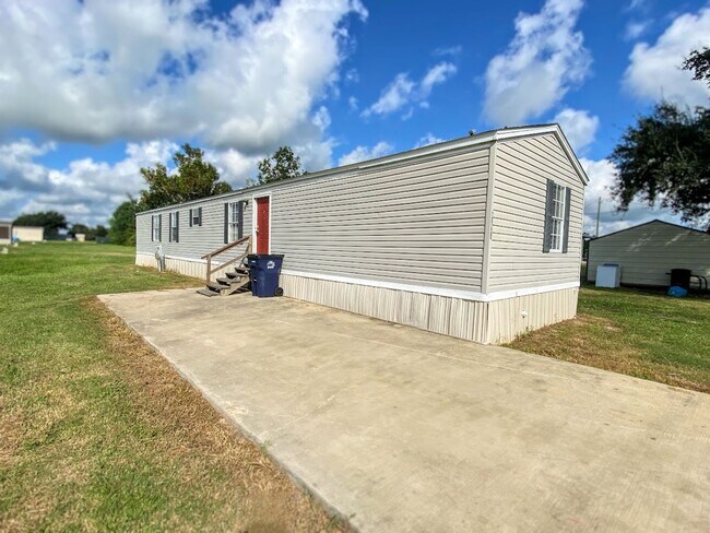 Building Photo - Convenient Bell City Rental | Just Minutes from the Helms Road LNG Park & Ride