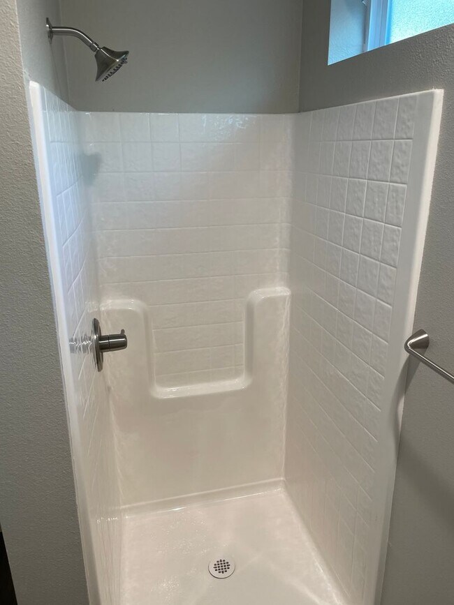 Building Photo - 485 E 6th St