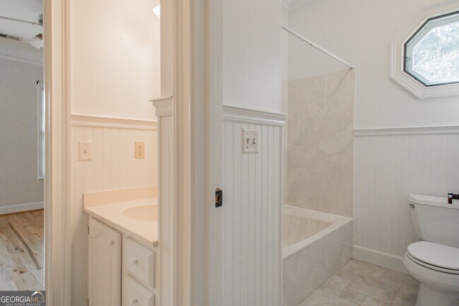 Building Photo - 540 Birkdale Dr