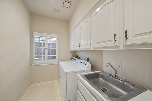Building Photo - 39 Wild Meadow Ct
