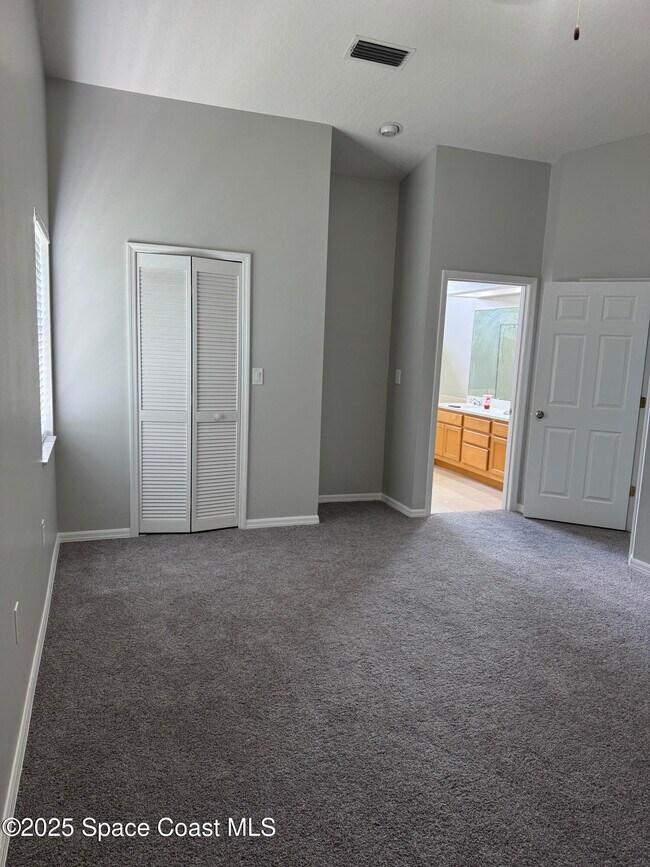 Building Photo - 3525 Chancellorsville Ave