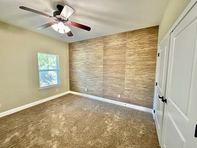 Building Photo - 209 Coral Dr SW