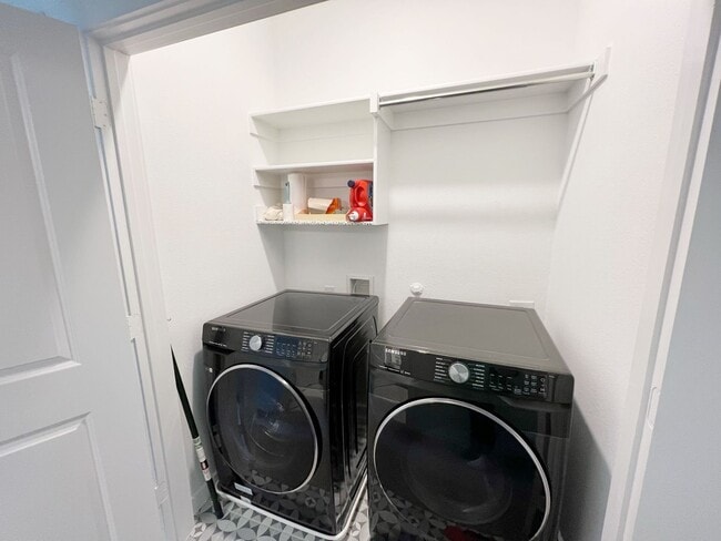 Building Photo - VIEW NOW - COMING SOON -Stunning 3-Bedroom Townhome Overlooking Greenbelt in Plano ISD 600 Collie...