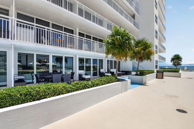 Building Photo - 3546 S Ocean Blvd