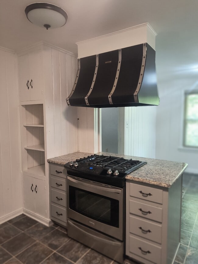 Building Photo - 2 Southern Pines Dr