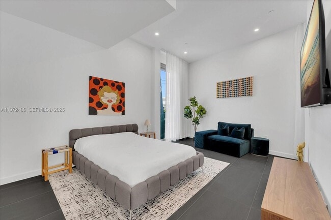 Building Photo - 11 Century Ln