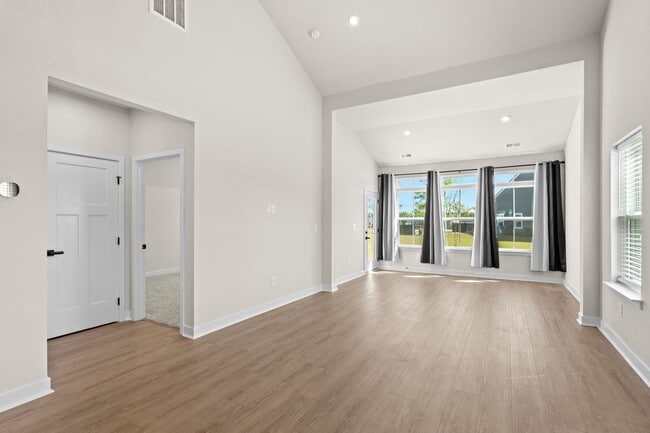 Building Photo - 2600 Elowen Ln