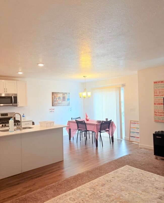 Building Photo - 3587 Grassland Dr