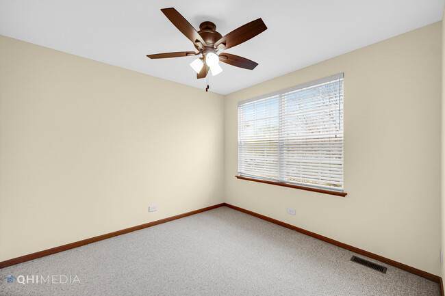 Building Photo - 914 Waterford Ln