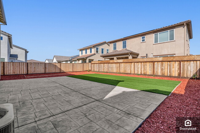 Building Photo - 5587 Saddle Rock Ln