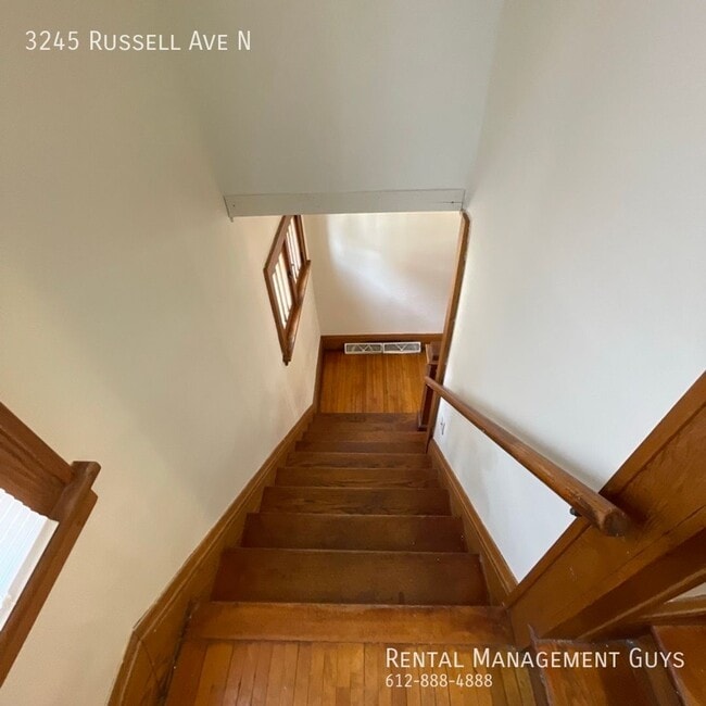 Building Photo - Charming 2 Bed/1 Bath + Den for Rent!