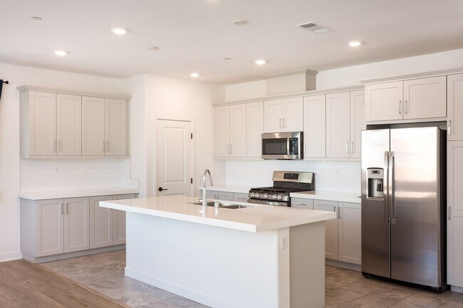 Building Photo - Contemporary Living in the Heart of Millenia