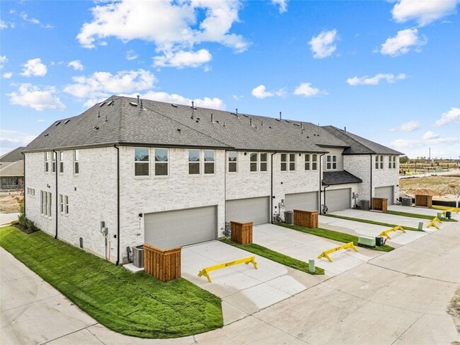 Building Photo - 9617 Dahlia Blvd