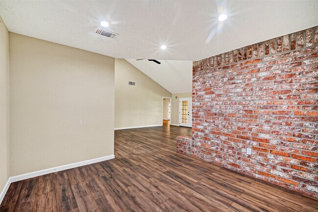Building Photo - 711 Leicester Ln