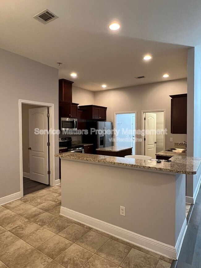 Building Photo - 6017 Autumn Pines Cir