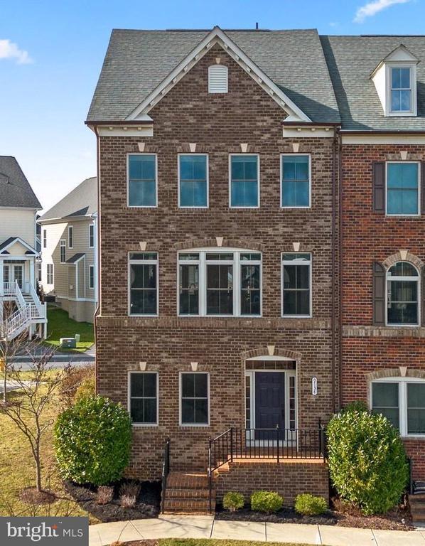 Building Photo - 9134 Kenway Ln